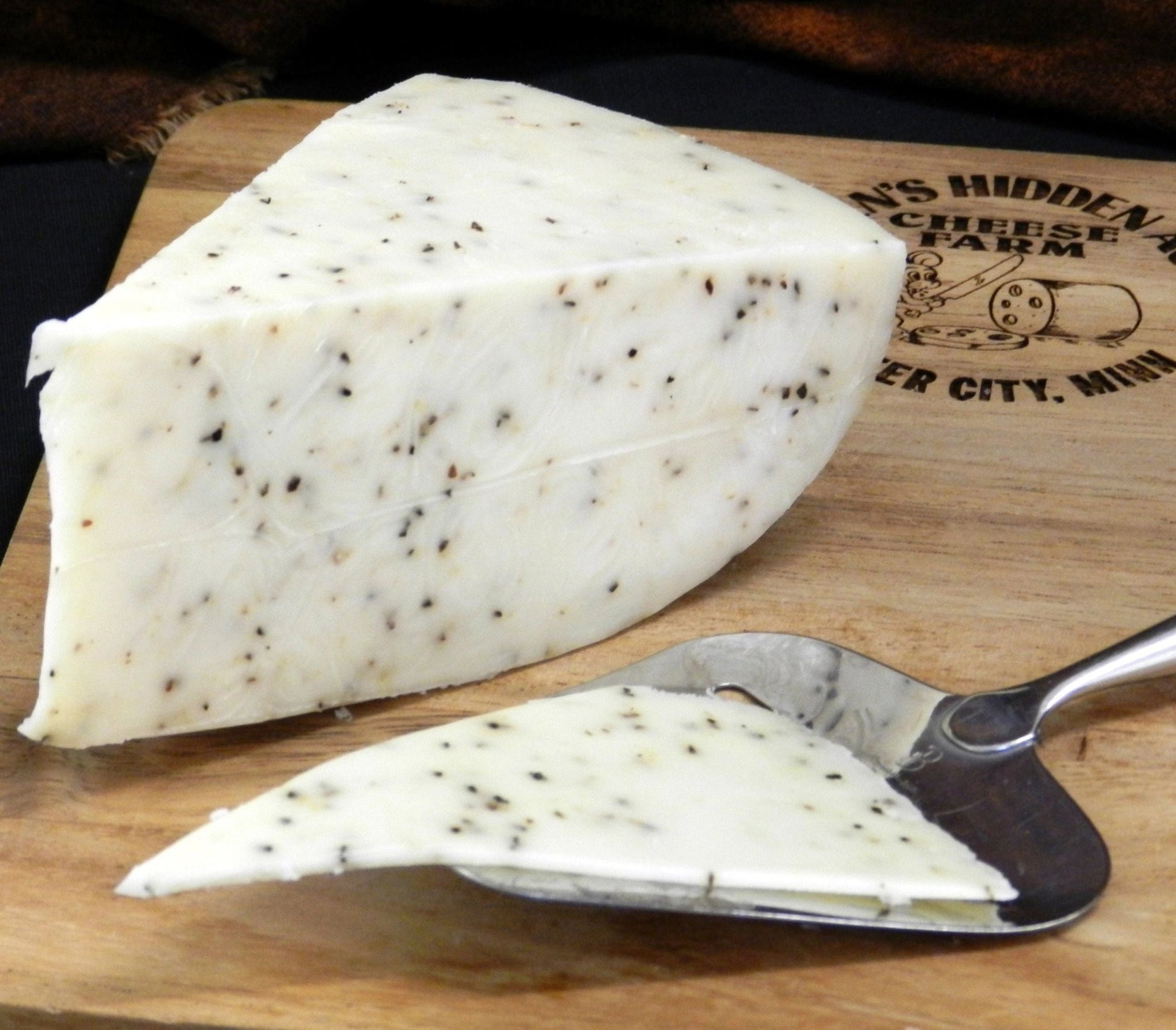 Eichtens Peppercorn Garlic Gouda Cheese - 5 oz Wedge - Eichtens Cheeses, Gifts & FoodsAll Products